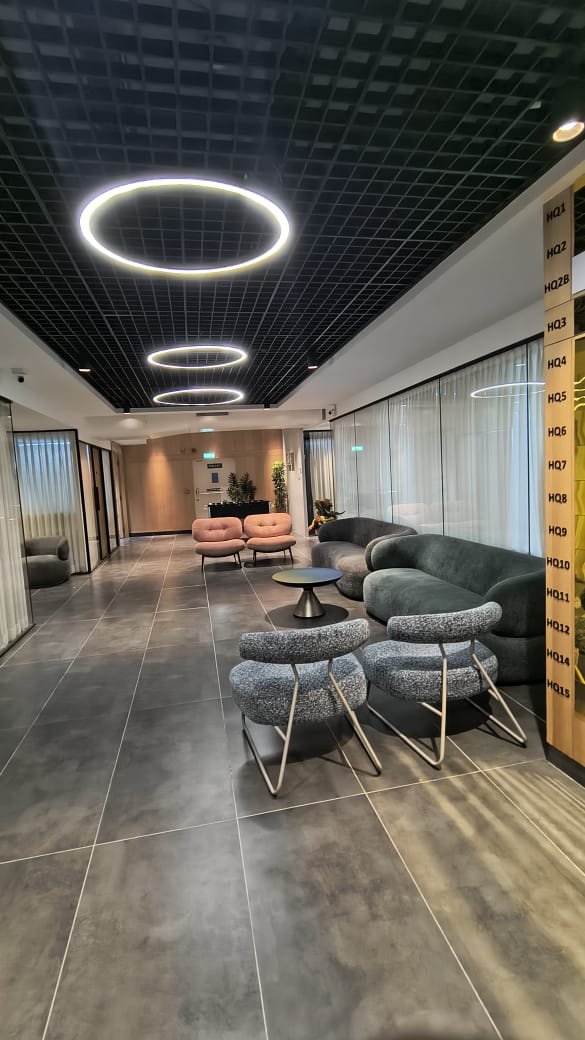 Premium Lounge & Networking Area